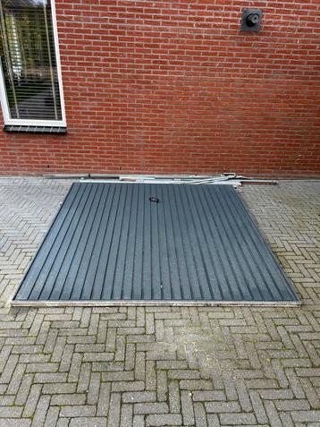 Gratis Novoferm kanteldeur / garagedeur af te halen beschikbaar voor biedingen