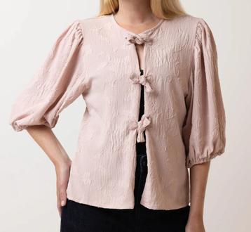 nieuwe blouse, maat 46 beschikbaar voor biedingen