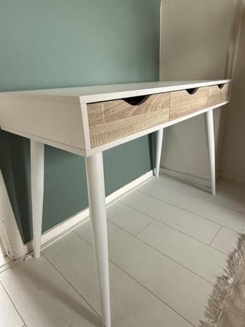 Compact bureau met lades – zo goed als nieuw beschikbaar voor biedingen
