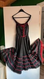 Spaanse tango jurk zwart met rode biesjes inclusief hoedje, Maat 42/44 (L), Ophalen of Verzenden, Kleding, Overige thema's