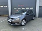 Volkswagen Polo 1.4-16V Style✓Navigatie ✓Airco ✓Nw APK, Auto's, Volkswagen, Te koop, Alcantara, Zilver of Grijs, 5 stoelen