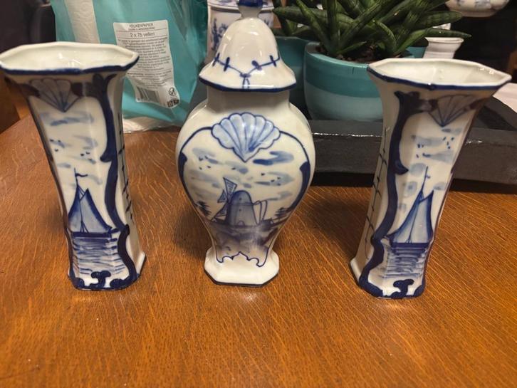 Delfts blauw sierstel – 3-delige set (2 vazen + pot), Antiek en Kunst, Antiek | Vazen, Ophalen