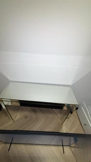 Te koop side table beschikbaar voor biedingen