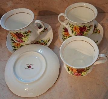 Kop en schotels Bone China  beschikbaar voor biedingen