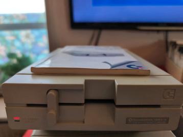 C64 Floppy drive 1541-II / niet verkleurd / handleiding beschikbaar voor biedingen
