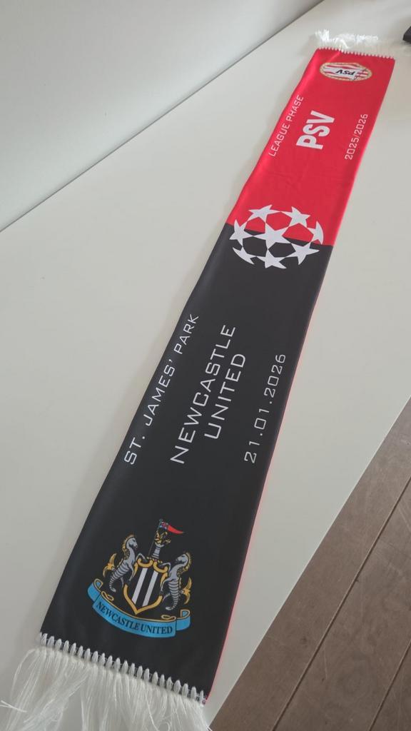Newcastle - PSV Sjaal champions league, Sport en Fitness, Voetbal, Nieuw, Clubaccessoires, Maat XL, Ophalen of Verzenden