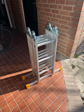 Lader/steiger beschikbaar voor biedingen