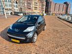 Peugeot 107 1.0 12V E-vti 68PK 3DR  Zwart  nwe apk, Auto's, Peugeot, Voorwielaandrijving, Stof, Zwart, 4 stoelen