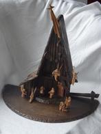 Houten kerststal met 10 handgesneden beeldjes, Ophalen of Verzenden, Gebruikt