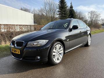 BMW 3-serie 320i High Executive / AUTOMAAT / LEER / NAVI / S beschikbaar voor biedingen