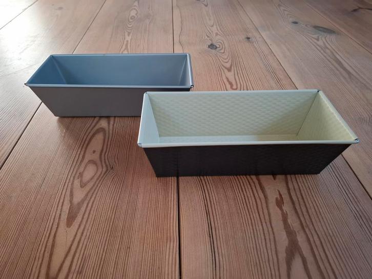 2x Cakevorm/Cakeblik. Kaiser-Patisse. 25x11cm., Huis en Inrichting, Keuken | Keukenbenodigdheden, Zo goed als nieuw, Ophalen of Verzenden