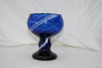 Cobald blauw glas beschikbaar voor biedingen