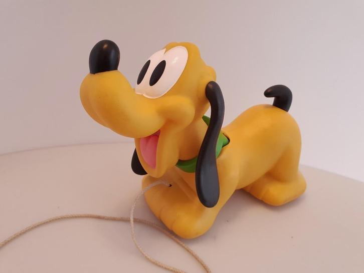 Pluto trekhond hond kunststof pull-along vintage toy kerst, Verzamelen, Disney, Zo goed als nieuw, Beeldje of Figuurtje, Goofy of Pluto