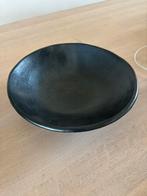Schaal Black Pottery diameter 30 cm, Huis en Inrichting, Schaal, Rond, Nieuw, Ophalen of Verzenden