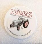 grote button NAMAC auto miniatuur auto ruilbeurs met tractor, Ophalen of Verzenden, Overige onderwerpen, Speldje of Pin