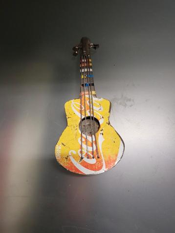 Coca-Cola Gitaar Miniatuur beschikbaar voor biedingen