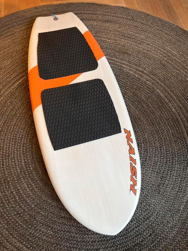 Naish Hover Foil Board - Perfecte Conditie!, Watersport en Boten, Windsurfen, Zo goed als nieuw, Plank, Minder dan 250 cm, Met vin(nen)