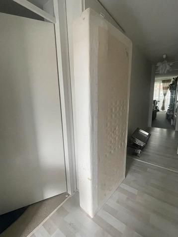 Gratis bedframe houten en sterk op te halen in Amsterdam w