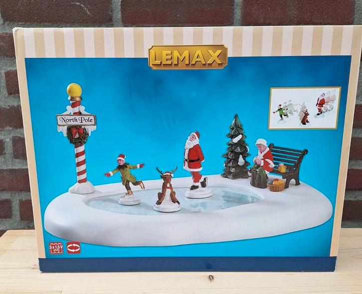 Lemax "North Pole Ice Follies" #64045, Diversen, Kerst, Zo goed als nieuw, Ophalen of Verzenden