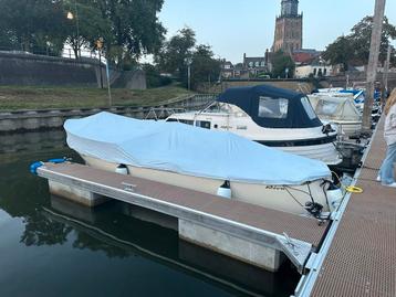 Bijzonder sloep met van claes custem made trailer 