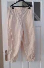 Cos roomwitte broek met leuke details maat 42, Kleding | Dames, Broeken en Pantalons, COS, Wit, Maat 42/44 (L), Ophalen of Verzenden