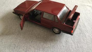 POLISTILL VOLVO 760 GLE NETJES EN COMPLEET MADE IN ITALY beschikbaar voor biedingen