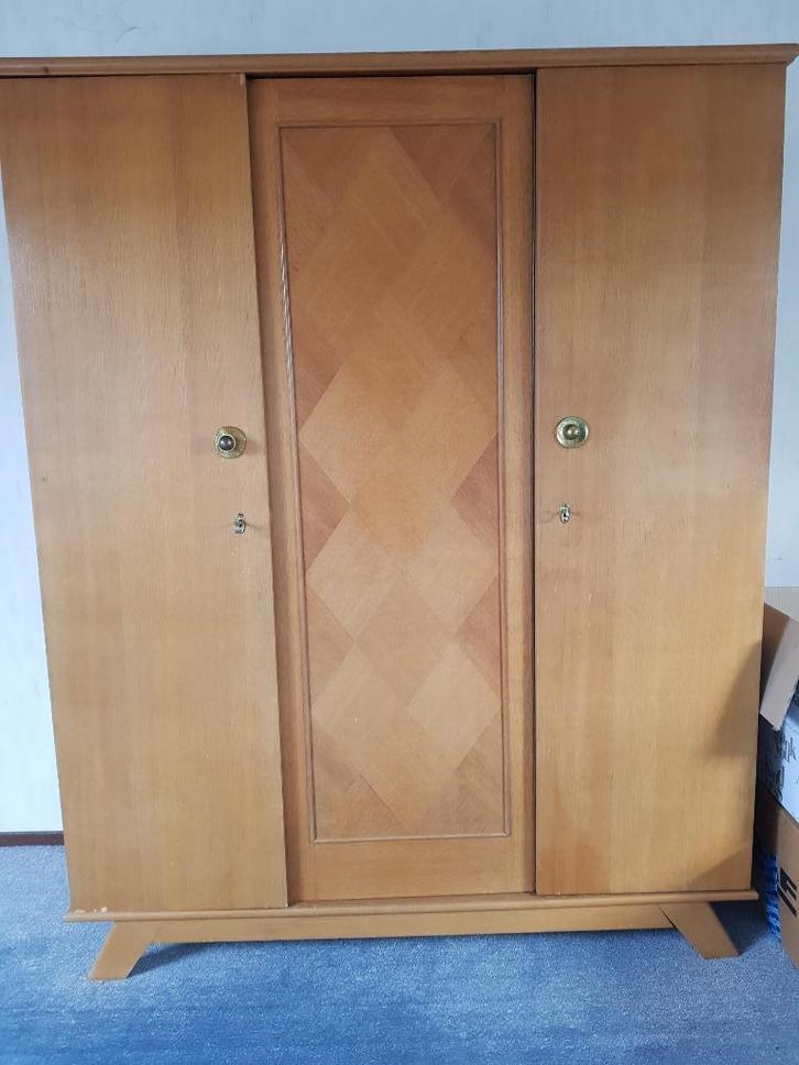 vintage linnenkast 3-deurs jaren 50/60, Antiek en Kunst, Antiek | Meubels | Stoelen en Banken, Ophalen