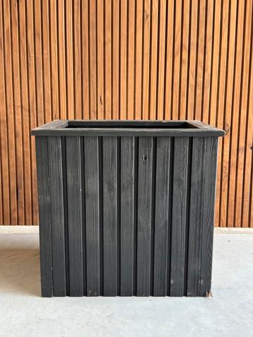 Strakke Zwarte Plantenbak – Modern, Stevig & Stijlvol beschikbaar voor biedingen