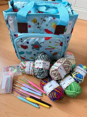 Leuke haak / brei tas als nieuw met inhoud beschikbaar voor biedingen