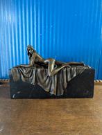 Bronzen beeld . Naakte vrouw. Erotische beeld, Antiek en Kunst, Kunst | Beelden en Houtsnijwerken, Ophalen of Verzenden