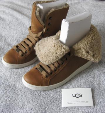 UGG hoge dames sneaker, nieuw in doos beschikbaar voor biedingen
