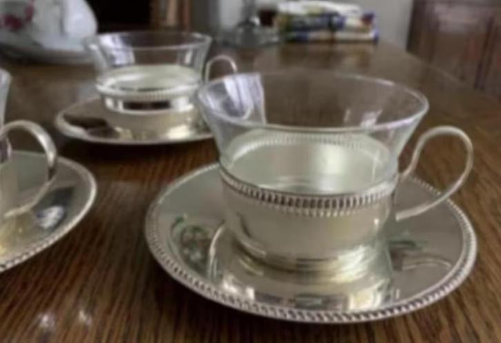3x theeglas kop en schotel; kopje glas, schotel nepzilver, Huis en Inrichting, Keuken | Servies, Zo goed als nieuw, Kop(pen) en/of Schotel(s)