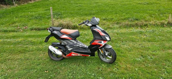 Aprillia sr 50, Fietsen en Brommers, Brommers | Tomos, Zo goed als nieuw, Overige modellen, Ophalen