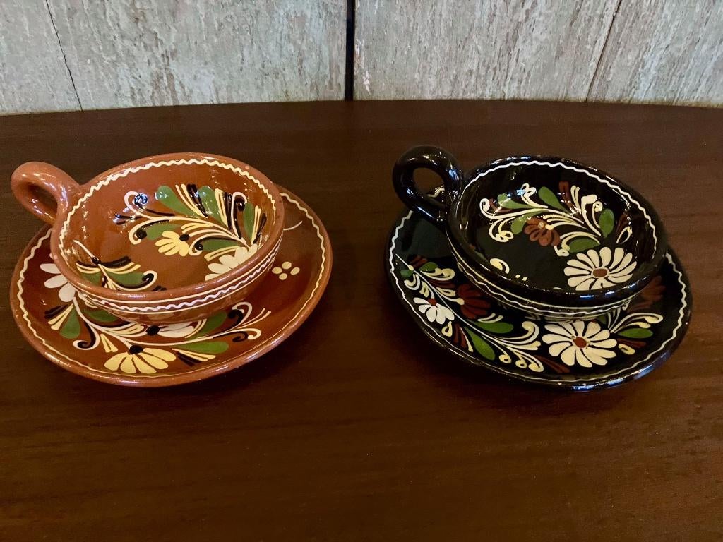 Jaren 60 Scandinavische keramische kopjes met schotels, Ophalen of Verzenden, Zo goed als nieuw, Overige stijlen, Kop(pen) en/of Schotel(s)