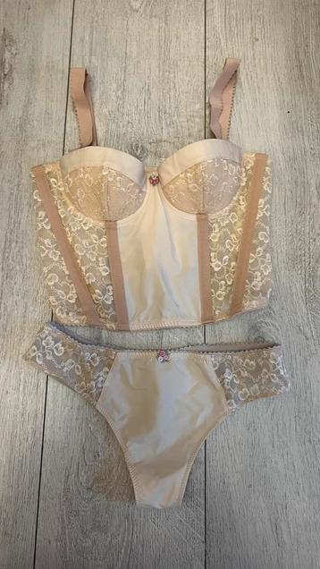 Vintage lingerie set, prachtig lichtroze maat 70A / 70B beschikbaar voor biedingen