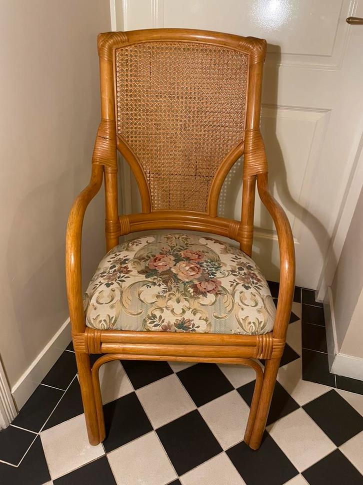 Comfortabele rotan damesstoel webbing rugleuning vast kussen, Antiek en Kunst, Antiek | Meubels | Stoelen en Banken, Ophalen of Verzenden