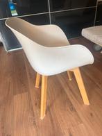 Witte kuipstoel met houten poten, Huis en Inrichting, Stoelen, Ophalen, Gebruikt, Wit