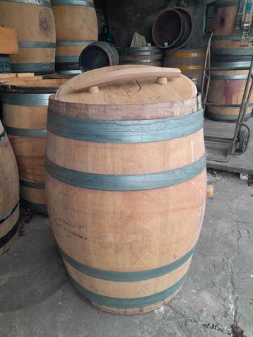 Eiken regentonnen 228 ltr tot 500 liter zware kwaliteit. beschikbaar voor biedingen