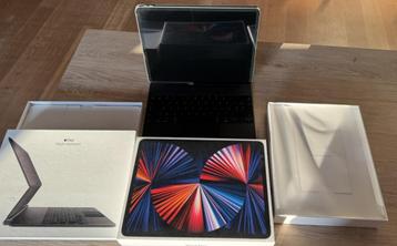iPad 4G 12.9 & keyboard - zo goed als nieuw 5th generation beschikbaar voor biedingen