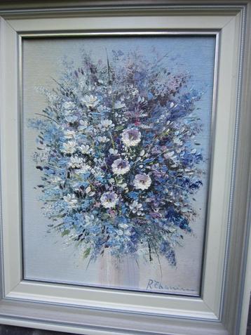 RICK THEUNISSEN, Mooi Wit Blauw Bloemen boeket in Vaas beschikbaar voor biedingen