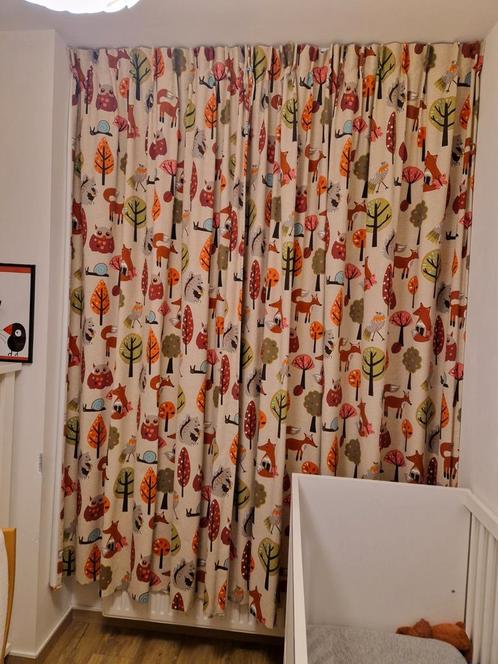 Verduisterende kinderkamergordijnen bosque 33 incl kussens, Huis en Inrichting, Stoffering | Gordijnen en Lamellen, Ophalen of Verzenden