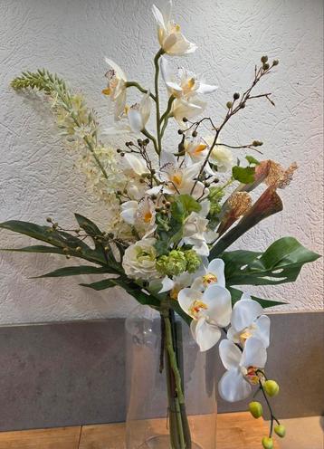 Mooi zijden bloemstuk, boeket met zijden kunstbloemen  beschikbaar voor biedingen