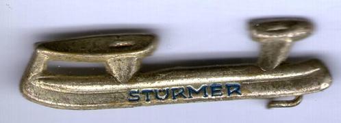 Sturmer zilverkleurig schaats speldje ( P_247 ), Verzamelen, Speldjes, Pins en Buttons, Nieuw, Speldje of Pin, Sport, Verzenden
