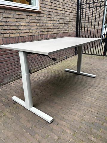 Bureau Ahrend hoogteverstelbaar 80x160