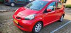Toyota Aygo + NIEUWE APK 1.0 12V Vvt-i 5DRS 2007 Rood, Auto's, Voorwielaandrijving, Stof, 4 stoelen, 68 pk