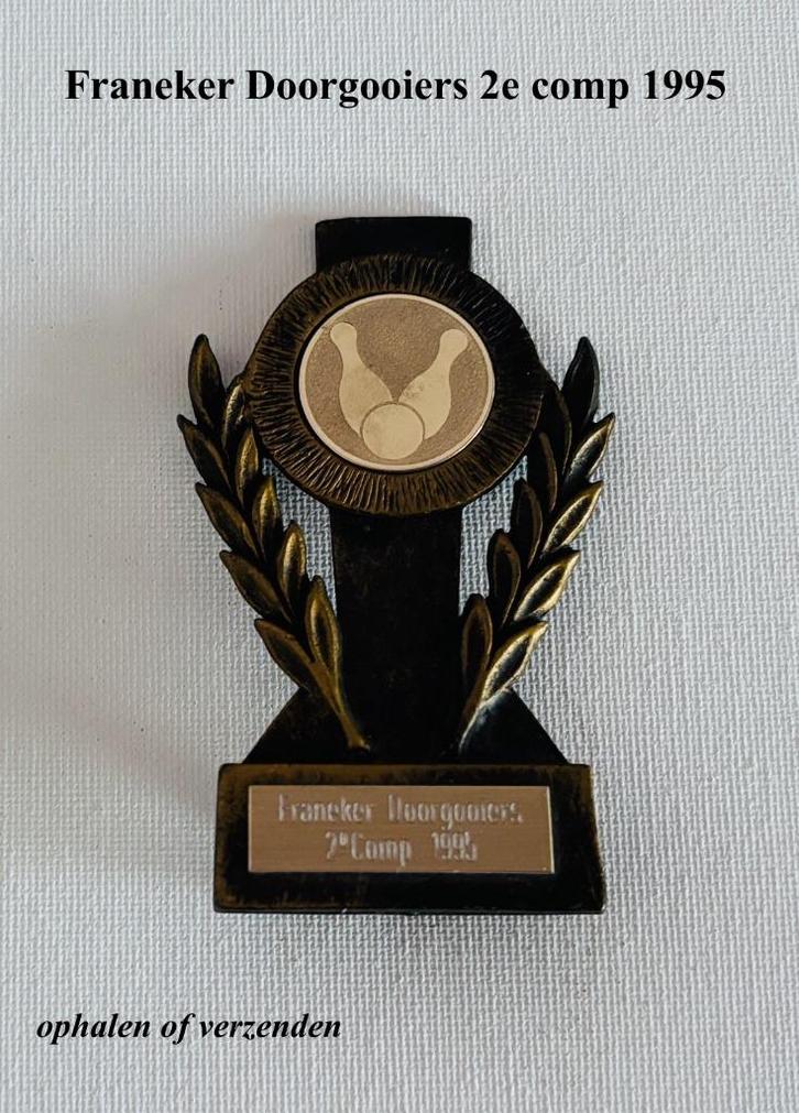 Franeker Doorgooiers 2e comp 1995 Trofee Kegelen, Verzamelen, Sportartikelen en Voetbal, Zo goed als nieuw, Poster, Plaatje of Sticker