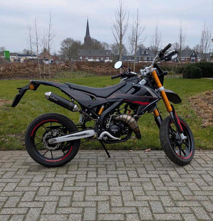 Rieju MRT 50 SM pro 2022 Black Edition, Fietsen en Brommers, Brommers | Derbi, Zo goed als nieuw, Maximaal 45 km/u, Ophalen