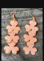 Oorbellen klavertjes, Sieraden, Tassen en Uiterlijk, Oorbellen, Verzenden, Nieuw, Goud, Hangers