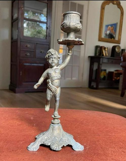 Messing kandelaar met putto / engel / cherubijn, Antiek en Kunst, Antiek | Kandelaars, Koper of Brons, Ophalen of Verzenden