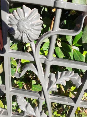 Kwaliteit deurrooster,  rooster als nieuw! Bloemen 1 m. x 57 beschikbaar voor biedingen